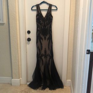 Sz 6 black lace with nude underlay gown